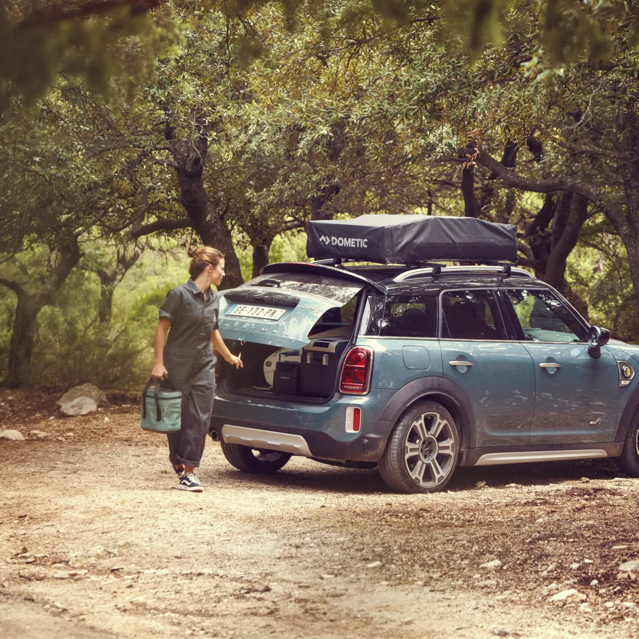DOMETIC | Inflatable Rooftop Tent (TRT 140 AIR)