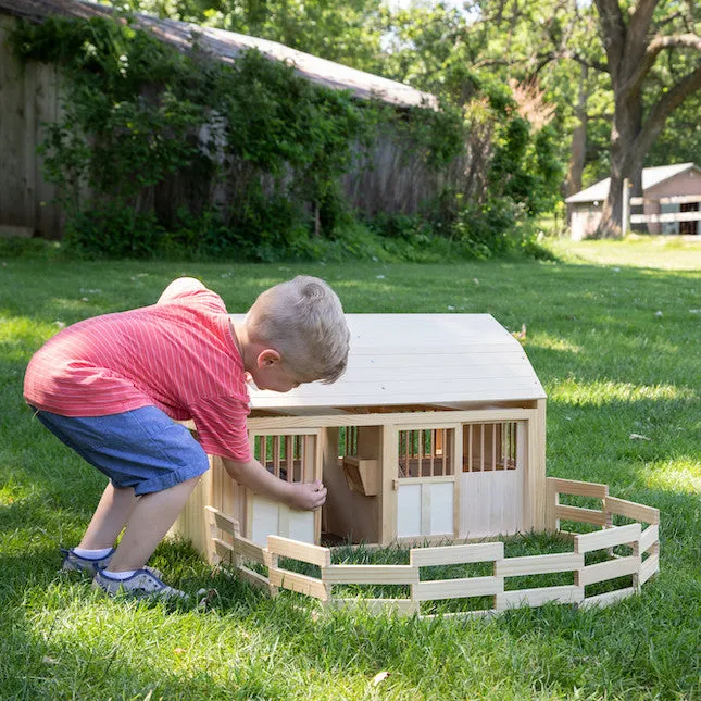 Fat Brain Toys Countryside Stable & Corral 4yrs  Farm Animal Toys