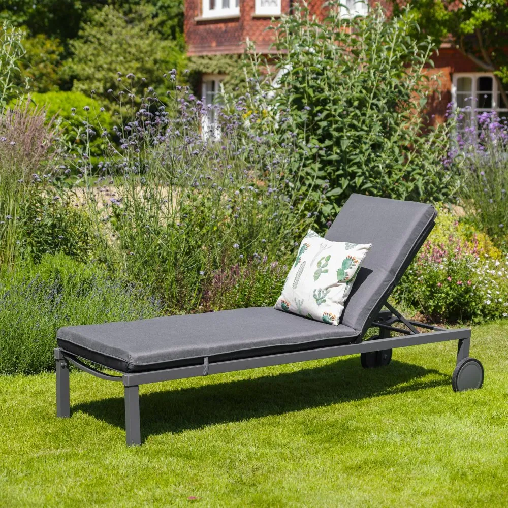 Monza Sunlounge & Cushion